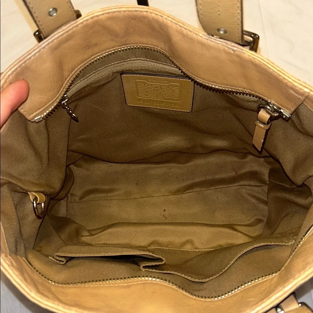 Coach Hampton Tan Leather Top Handle Zipper Closure Tote Shoulder Bag Purse